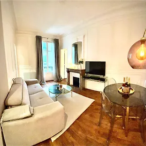 Apartamento Prestige A Luxe, Calme Et Proche Tour Eiffel Et Champs-elysees, París